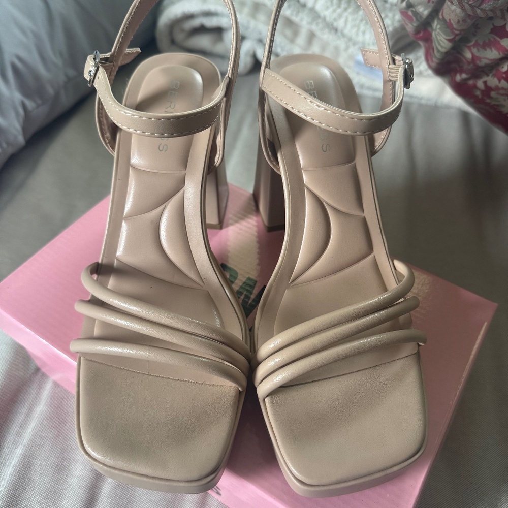 Berness nude sandals